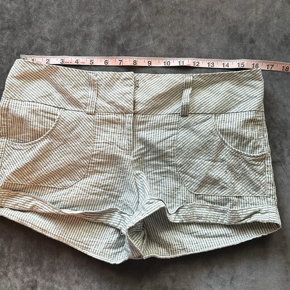 ☀️BOGO Item Charlotte Russe Nautical Seersucker Striped Cuffed Shorts☀️ - Picture 5 of 7